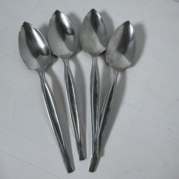 WM Rogers 4 Grapefruit Spoons Orange Citrus Fruit Silverplate Serrated Tip T… - Picture 10 of 10